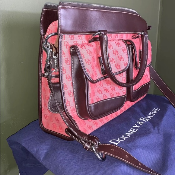Dooney & Bourke Signature Logo Double Pocket Red Brown Tote Handbag Purse Chrty - Picture 3 of 9
